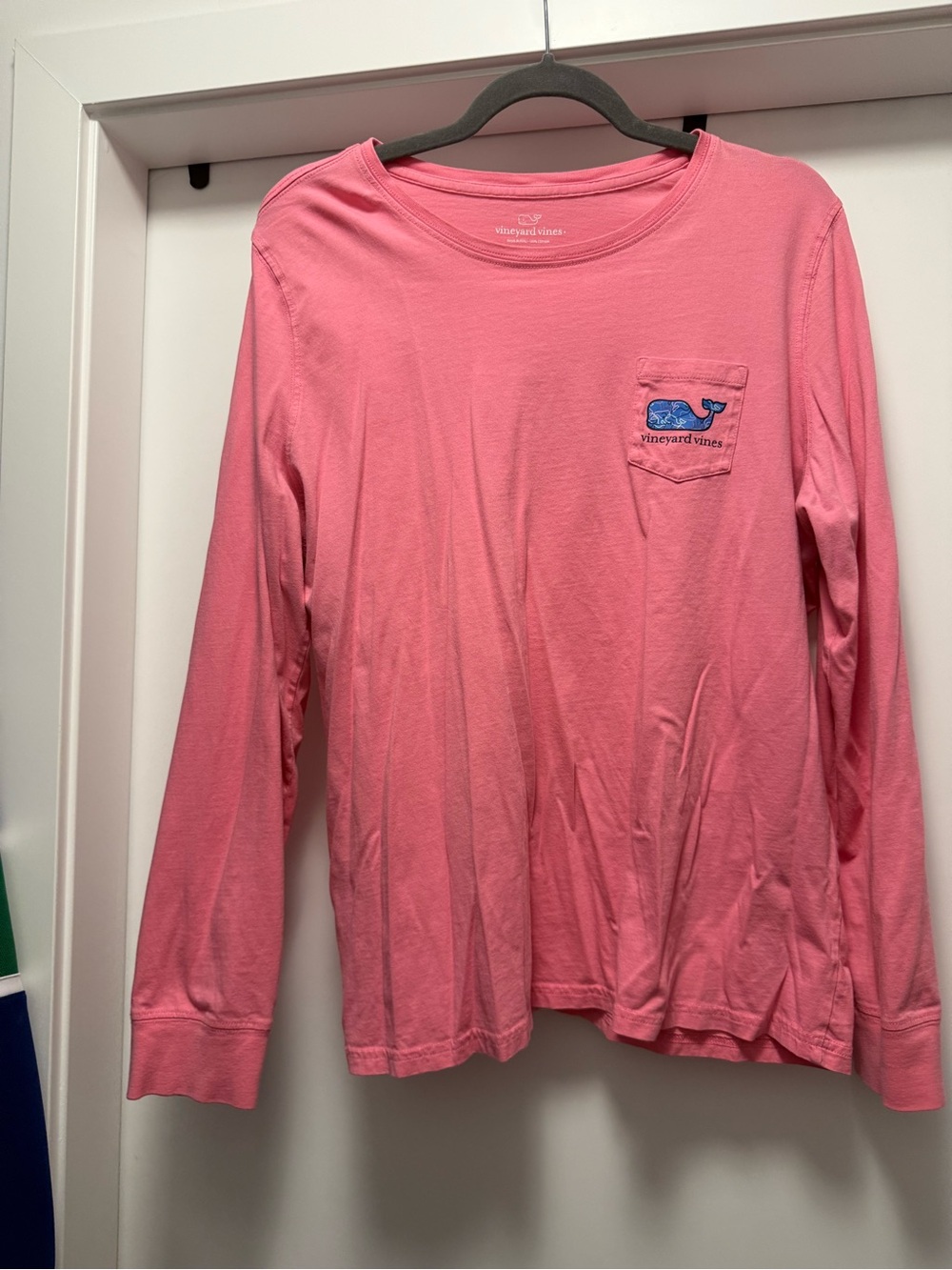Vineyard Vines Women's Long-Sleeve Pocket Tee in Coral Pink